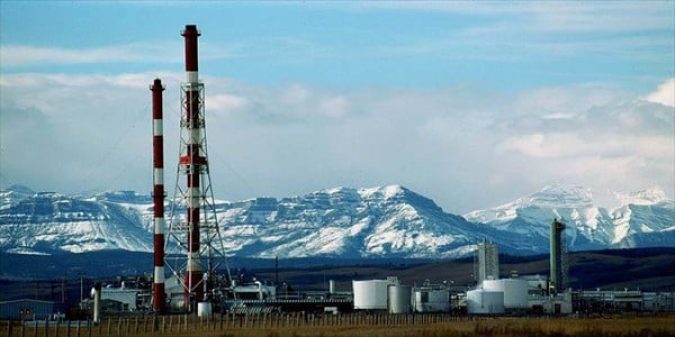 Brown – Inset 8 (below) How can the next Conservative leader fight global climate change? By helping to replace Asia’s dirty coal-fired power plants (top) with cleaner-burning, exported Canadian natural gas (bottom).