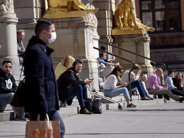 Picture of square in Sweden where the government did not implement a lockdown in response to the pandemic.